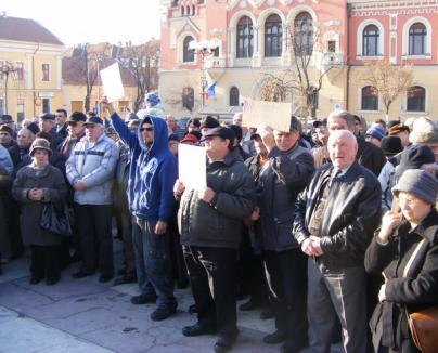 Mitingul lui Vuşcan s-a lăsat cu înjurături de mamă şi ameninţări cu moartea pentru Bolojan (FOTO)